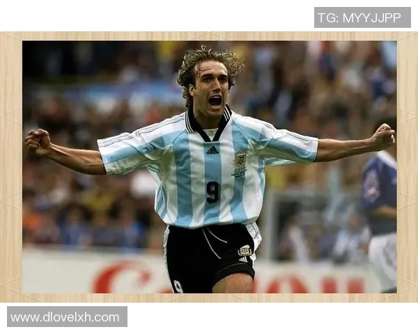 回顾98年足球明星外号背后的故事与传奇瞬间