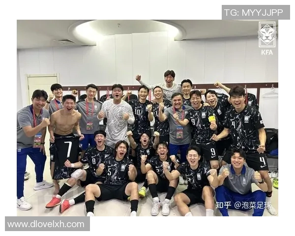 在韩国街头偶遇足球明星的惊喜瞬间与精彩合影分享 在韩国街头偶遇足球明星的惊喜瞬间与精彩合影分享