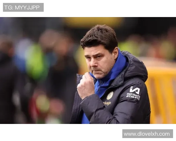 意大利足球明星的漫画形象与传奇故事交织的精彩瞬间